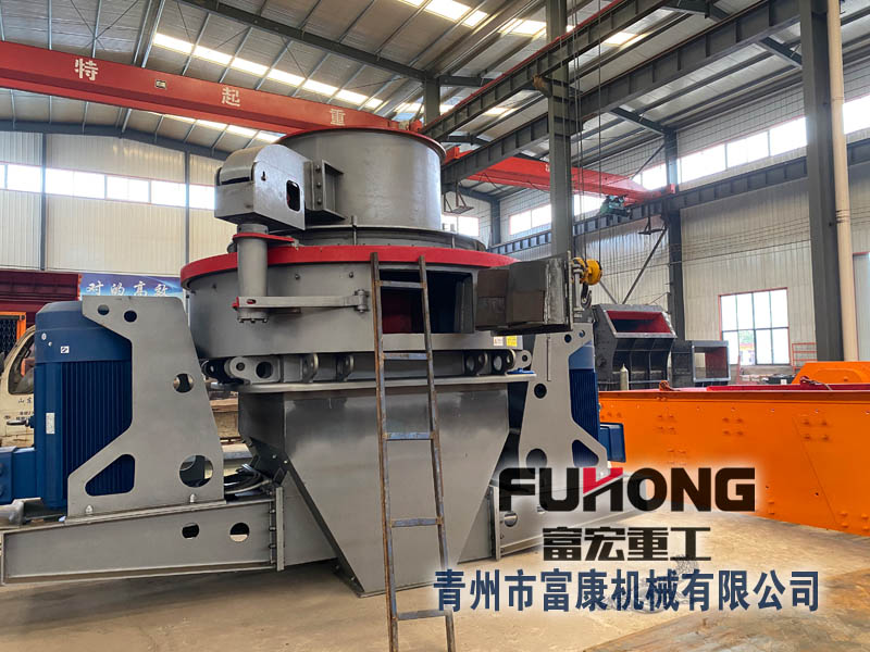 立式?jīng)_擊式破碎機(jī)可用于粗磨作業(yè)，可破碎小于60mm的入料